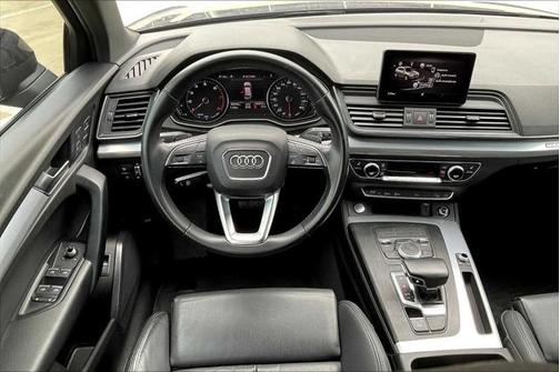 2020 Audi Q5 45 Titanium Premium