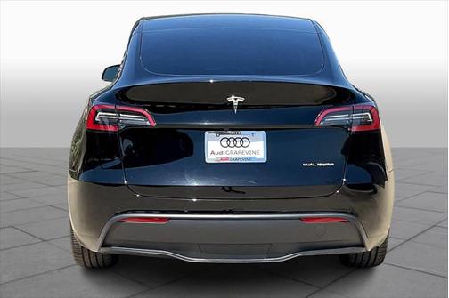 2022 Tesla Model Y Long Range Dual Motor All-Wheel Drive