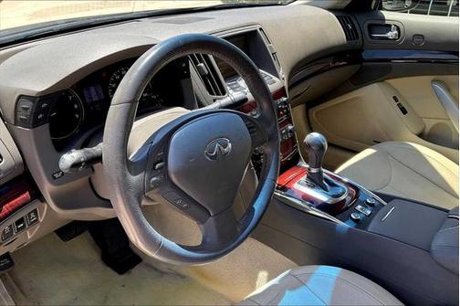2015 INFINITI Q60 Base