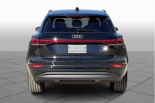 2025 Audi Q6 e-tron Premium Plus