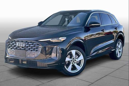 Mythos Black me 2025 Audi Q5 Premium Plus TFSI quattro S tronic SUV