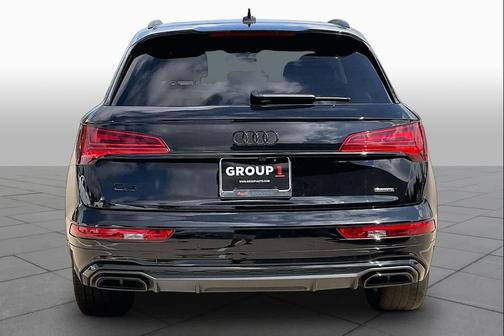 Mythos Black Metallic 2023 Audi Q5 45 S line Prestige
