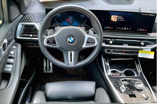 2025 BMW X7 M60i