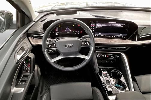 Mythos Black Metallic 2025 Audi Q5 Premium Plus TFSI quattro S tronic