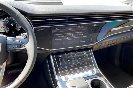 Glacier White m 2026 Audi Q7 55 Premium Plus