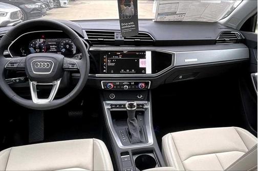 2025 Audi Q3 Premium 45 TFSI S line quattro Tiptronic