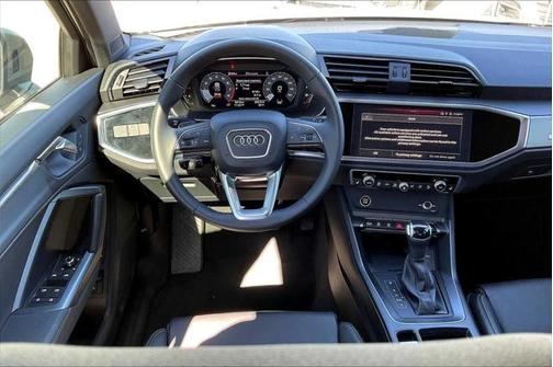 2024 Audi Q3 Premium 45 TFSI S line quattro Tiptronic