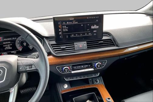 Daytona Gray Pearl Effect 2023 Audi Q5 45 S line Prestige
