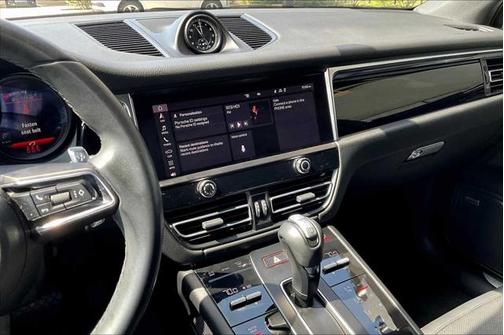 2022 Porsche Macan Base