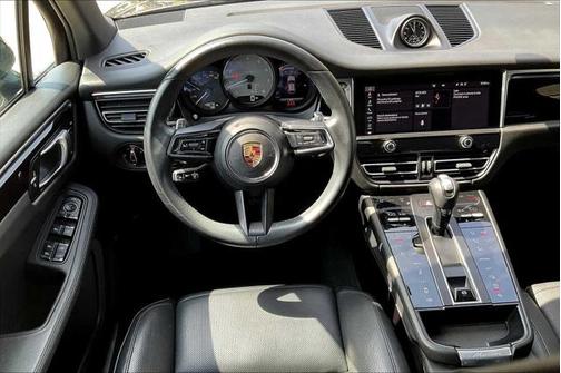 2022 Porsche Macan Base