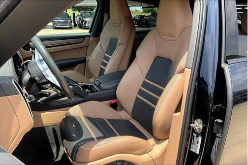 2022 Porsche Macan Base