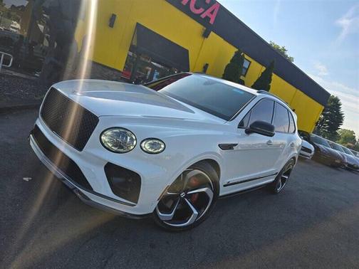 Glacier White Solid 2022 Bentley Bentayga V8
