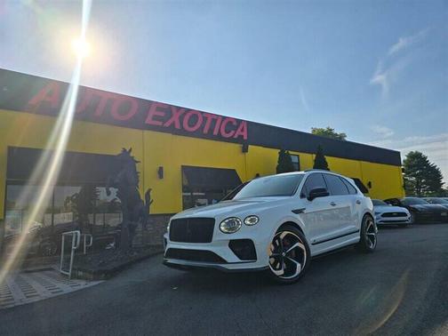 Glacier White Solid 2022 Bentley Bentayga V8