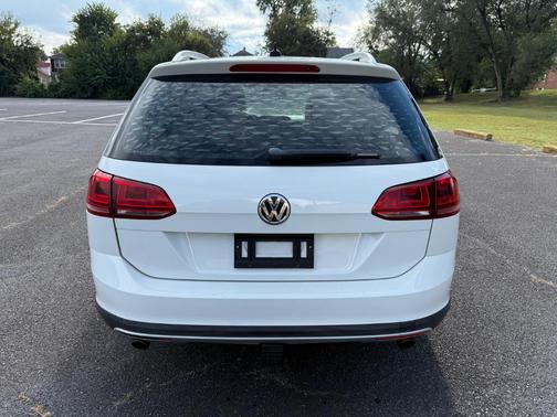 2017 Volkswagen Golf Alltrack TSI S