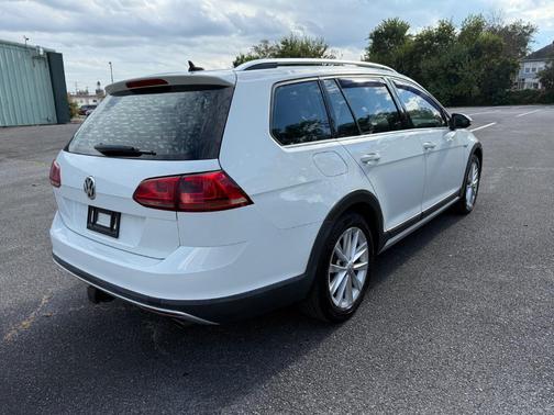 2017 Volkswagen Golf Alltrack TSI S