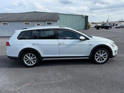 2017 Volkswagen Golf Alltrack TSI S