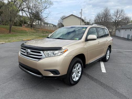Sandy Beach Metallic 2012 Toyota Highlander SE