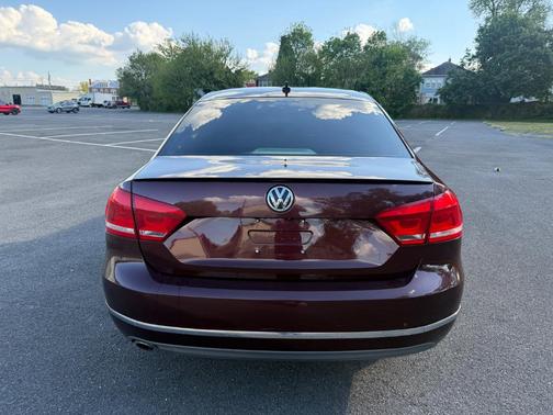 BURGUNDY/MAROON 2012 Volkswagen Passat 2.0 TDI SEL Premium