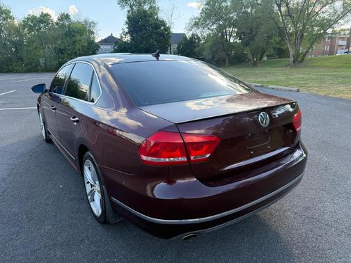 BURGUNDY/MAROON 2012 Volkswagen Passat 2.0 TDI SEL Premium