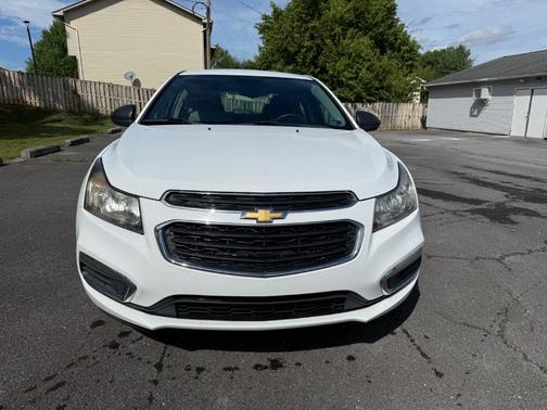 Summit White 2015 Chevrolet Cruze LS