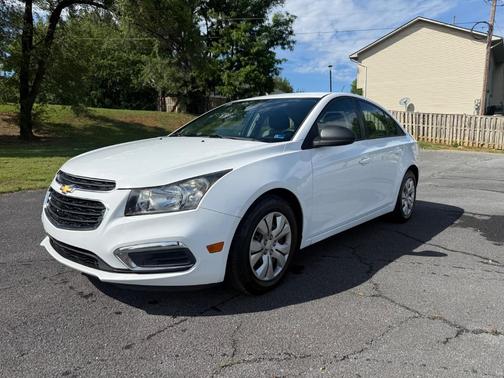Summit White 2015 Chevrolet Cruze LS