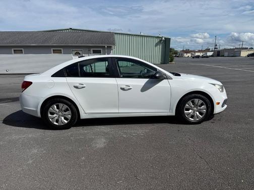 Summit White 2015 Chevrolet Cruze LS