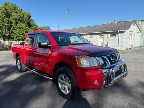 Red Alert 2011 Nissan Titan SV