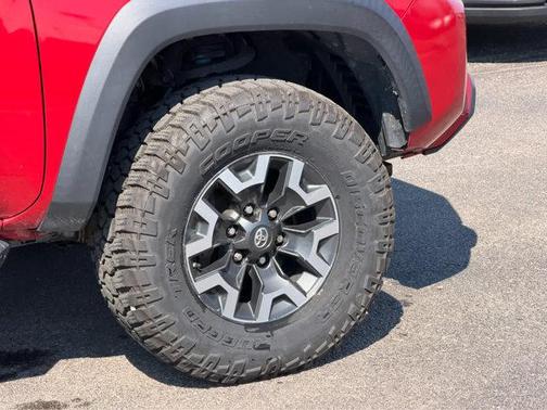 Barcelona Red Metallic 2018 Toyota Tacoma SR5