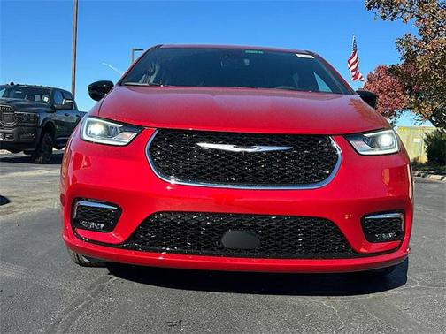 2026 Chrysler Pacifica L