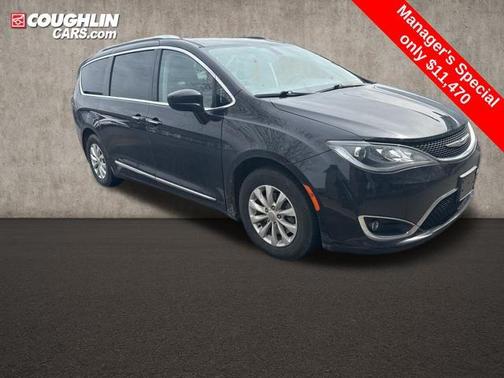 Brilliant Black Crystal Pearlcoat 2019 Chrysler Pacifica Touring L