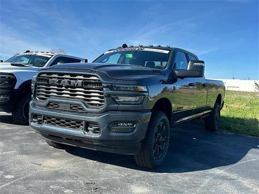 2025 RAM 2500 Big Horn Crew Cab 4x4 8' Box