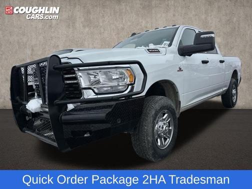 2024 RAM 3500 Tradesman Crew Cab 4x4 6'4' Box