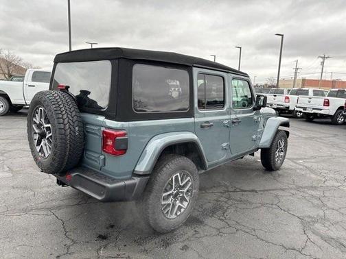 2024 Jeep Wrangler 4-Door Sahara 4x4