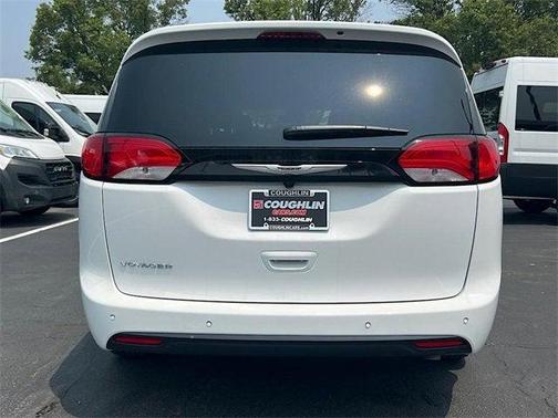 2025 Chrysler Voyager LX