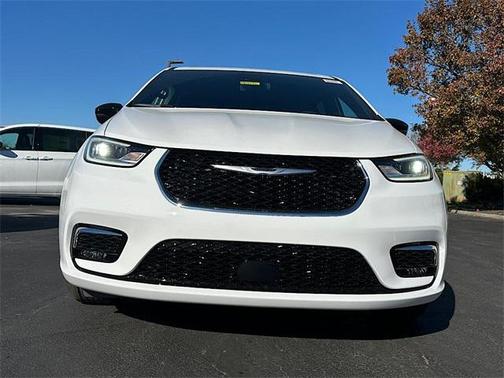 2026 Chrysler Pacifica L