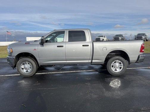 2024 RAM 3500 Tradesman Crew Cab 4x4 6'4' Box