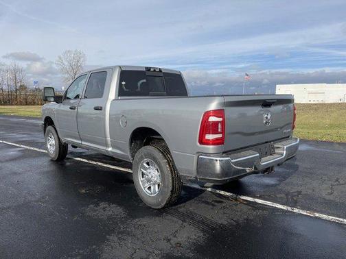 2024 RAM 3500 Tradesman Crew Cab 4x4 6'4' Box