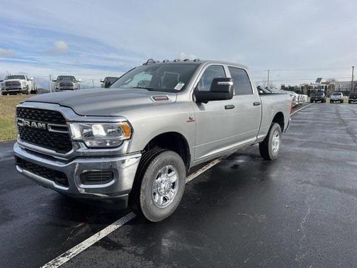 2024 RAM 3500 Tradesman Crew Cab 4x4 6'4' Box