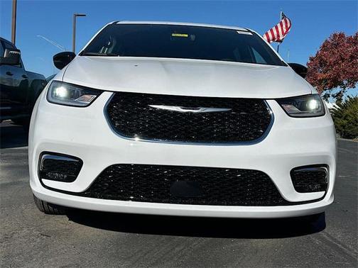 2026 Chrysler Pacifica L