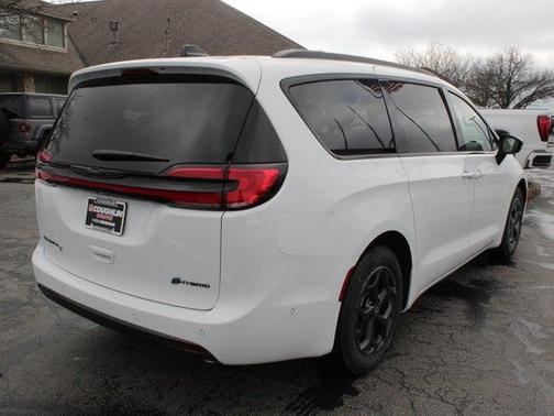 2025 Chrysler Pacifica Hybrid Premium S Appearance Pkg