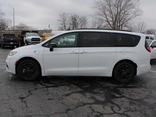 2025 Chrysler Pacifica Hybrid Premium S Appearance Pkg