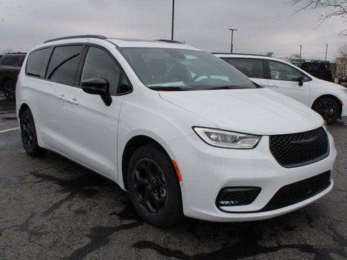 2025 Chrysler Pacifica Hybrid Premium S Appearance Pkg