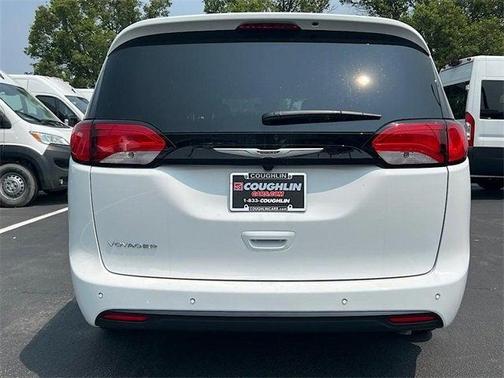 2025 Chrysler Voyager LX
