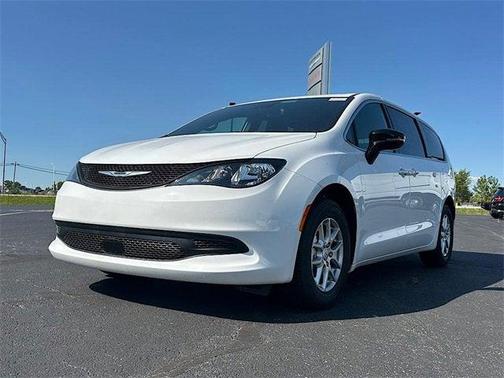 2025 Chrysler Voyager LX
