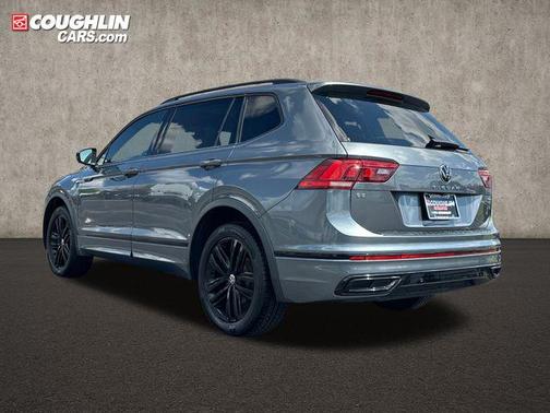 Platinum Gray Metallic 2022 Volkswagen Tiguan 2.0T SE R-Line Black 4MOTION
