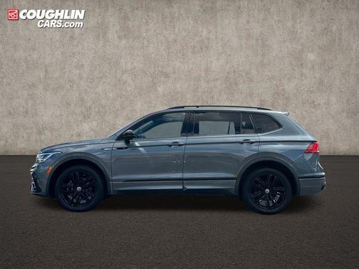 Platinum Gray Metallic 2022 Volkswagen Tiguan 2.0T SE R-Line Black 4MOTION