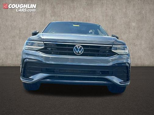 Platinum Gray Metallic 2022 Volkswagen Tiguan 2.0T SE R-Line Black 4MOTION