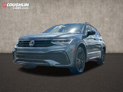 Platinum Gray Metallic 2022 Volkswagen Tiguan 2.0T SE R-Line Black 4MOTION