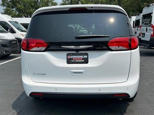 2025 Chrysler Voyager LX