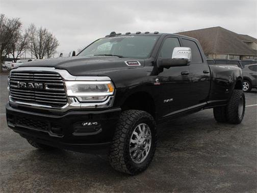 2024 RAM 3500 Laramie Crew Cab 4x4 8' Box